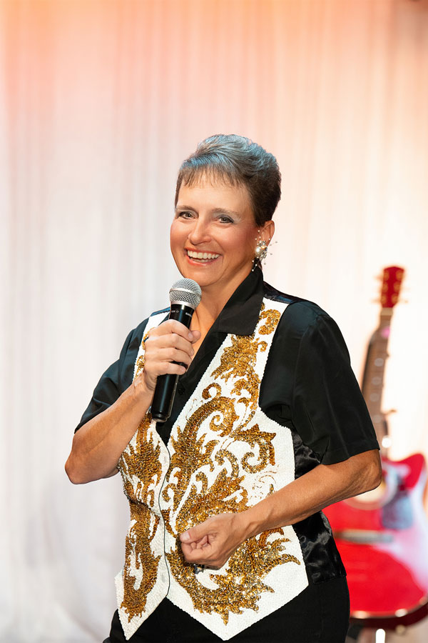 patty-waszak-tribute-to-reba-and-other-great-female-superstars